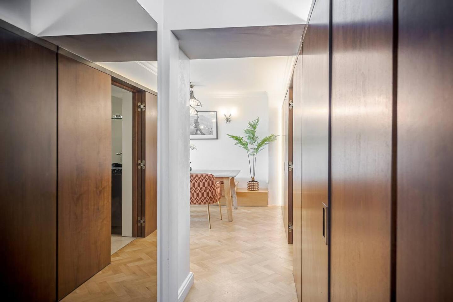 Modern Knightsbridge Apartment With Balcony Overlooking Harrods Prime Location London Ngoại thất bức ảnh