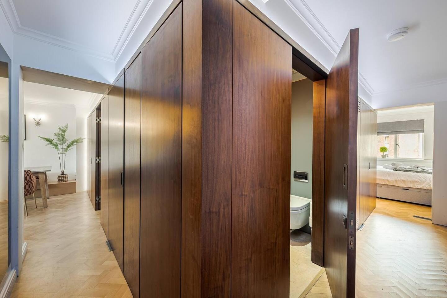 Modern Knightsbridge Apartment With Balcony Overlooking Harrods Prime Location London Ngoại thất bức ảnh