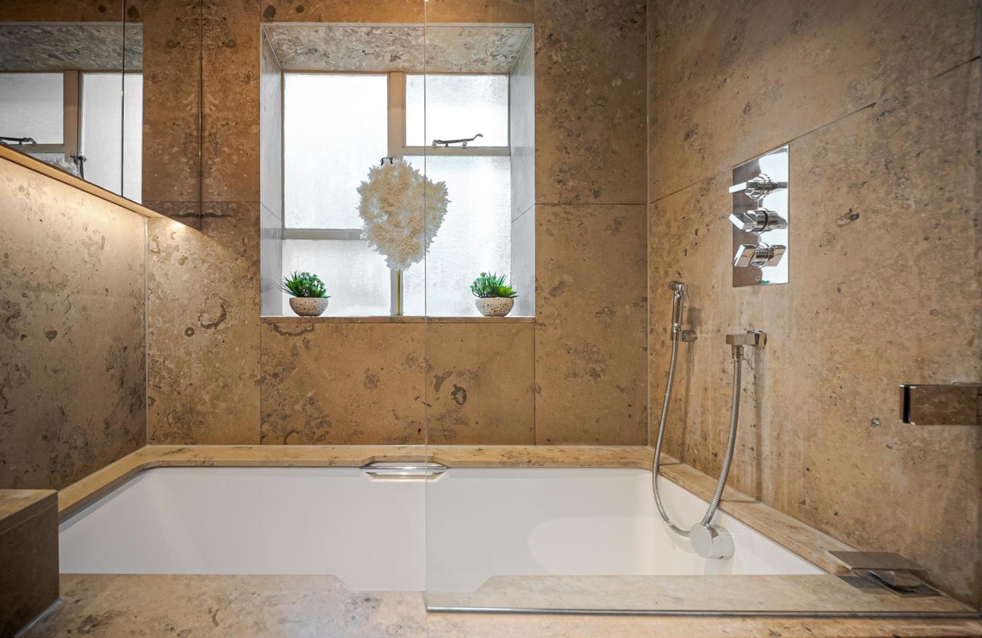 Modern Knightsbridge Apartment With Balcony Overlooking Harrods Prime Location London Ngoại thất bức ảnh