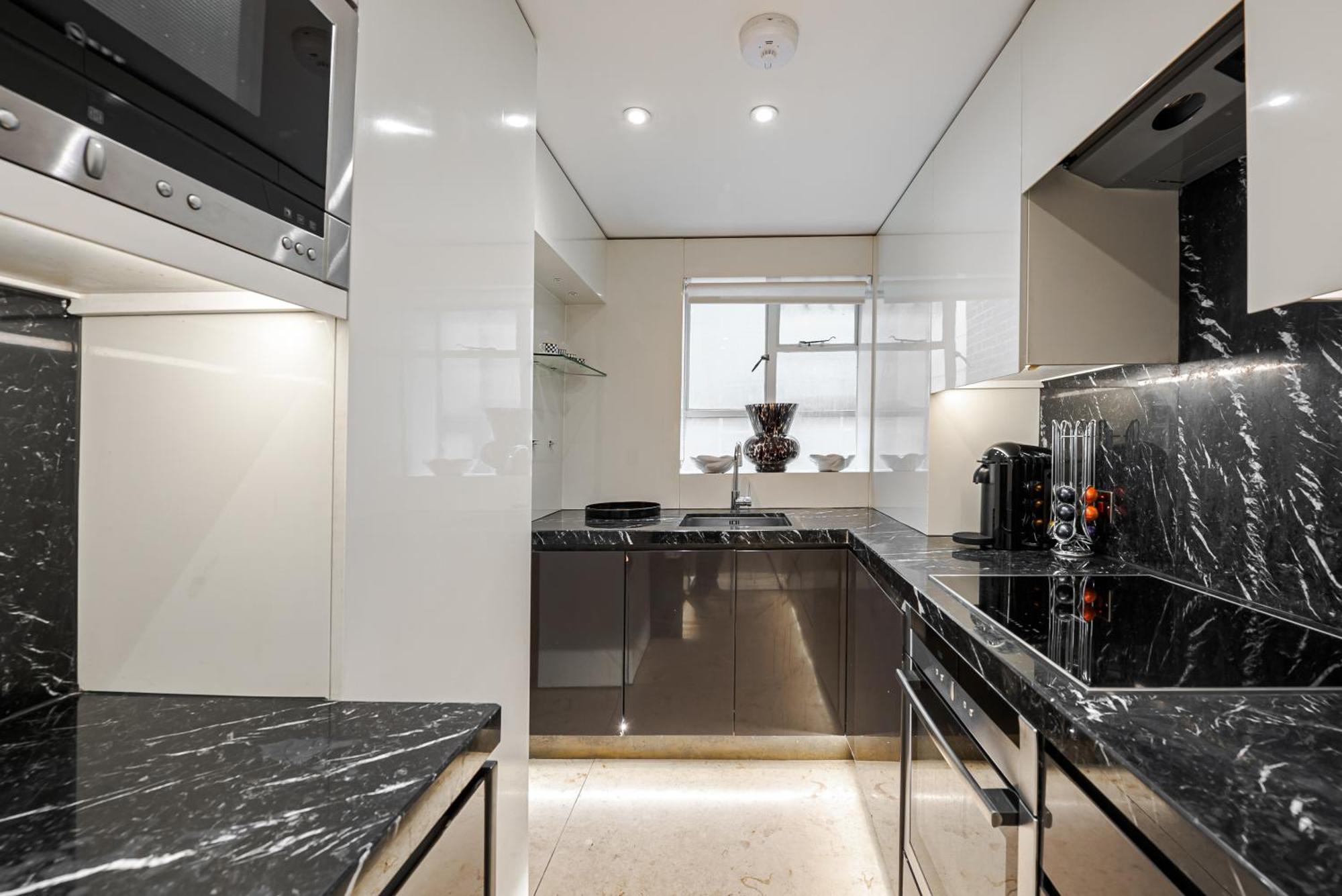 Modern Knightsbridge Apartment With Balcony Overlooking Harrods Prime Location London Ngoại thất bức ảnh