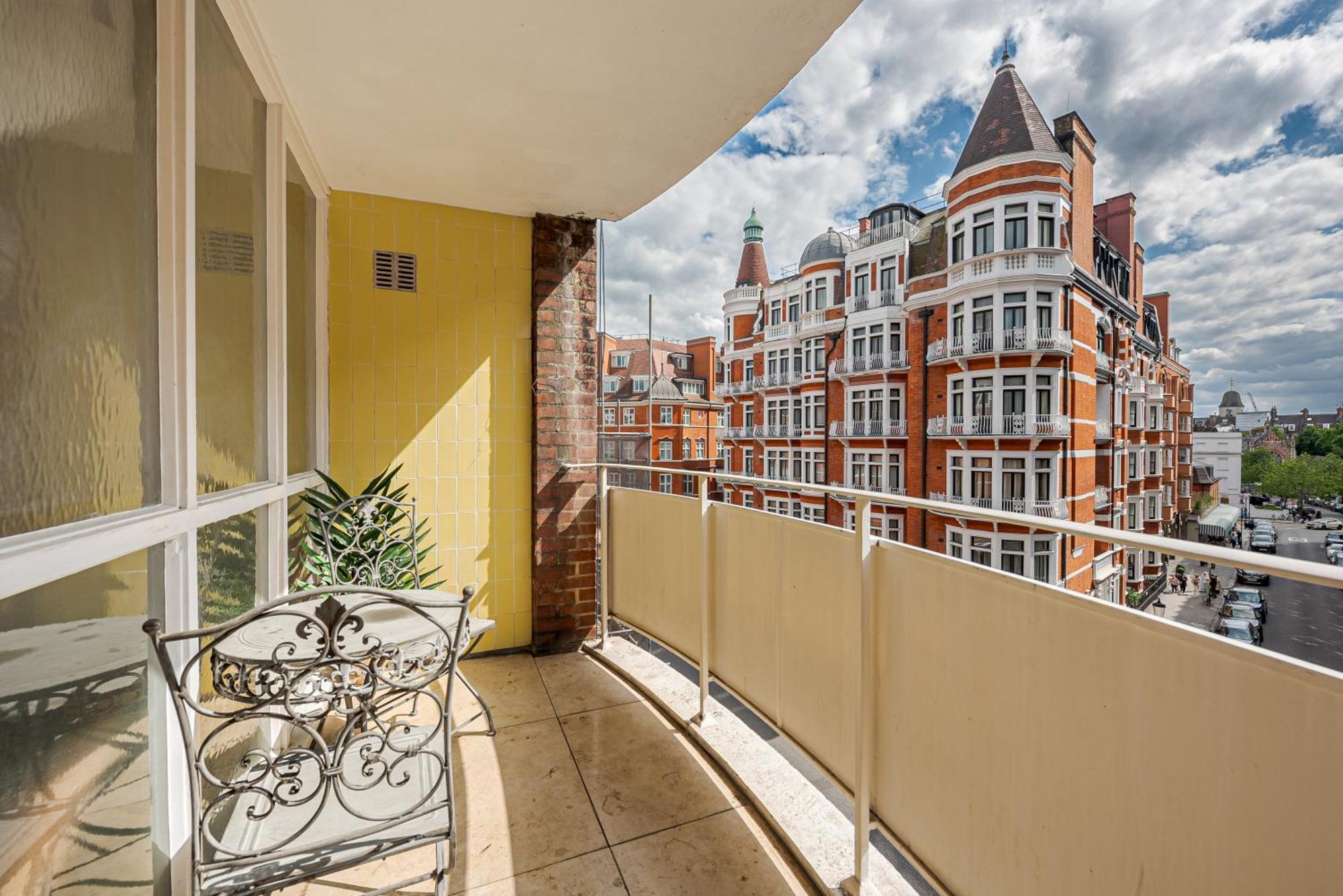 Modern Knightsbridge Apartment With Balcony Overlooking Harrods Prime Location London Ngoại thất bức ảnh