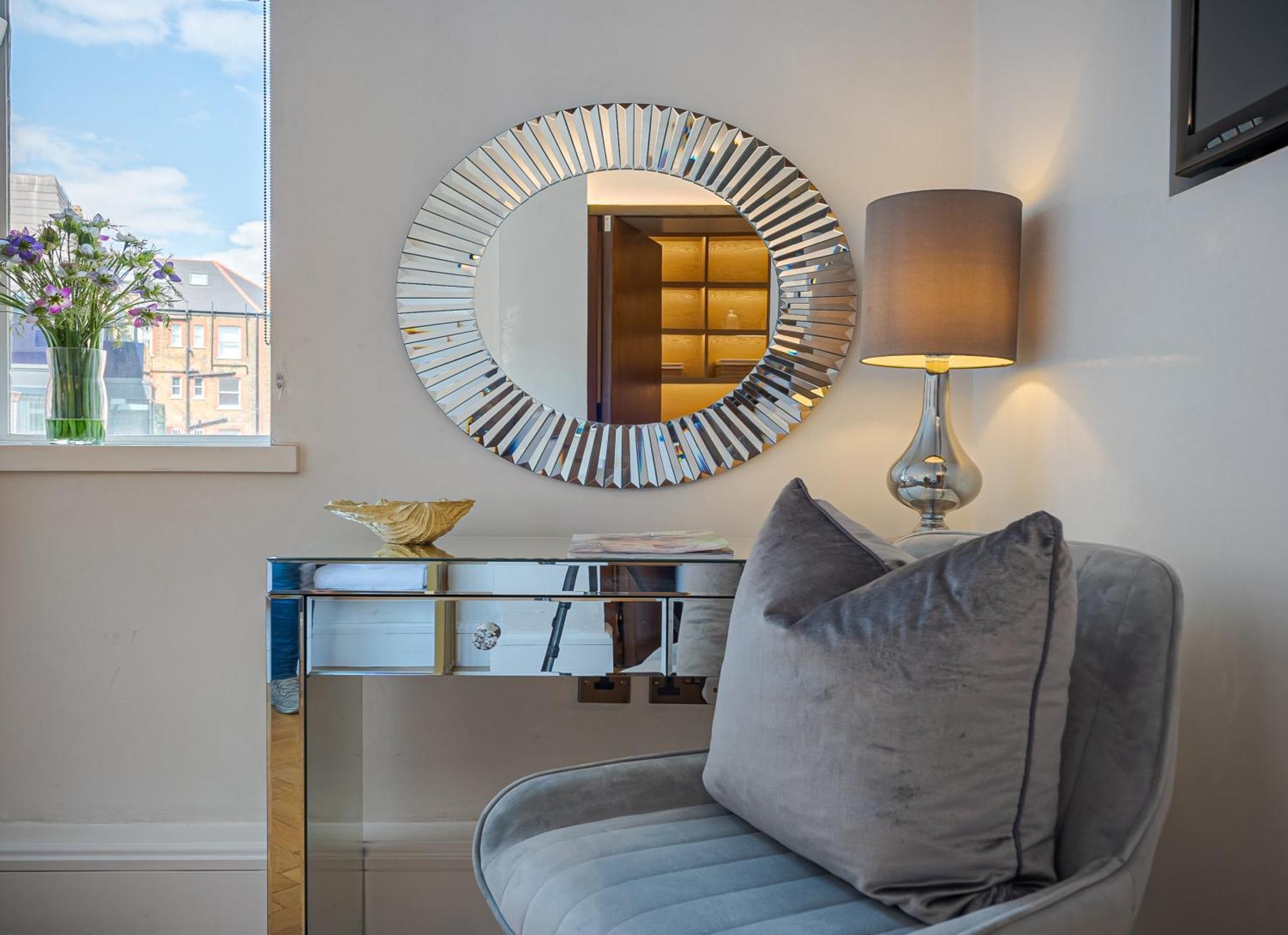 Modern Knightsbridge Apartment With Balcony Overlooking Harrods Prime Location London Ngoại thất bức ảnh