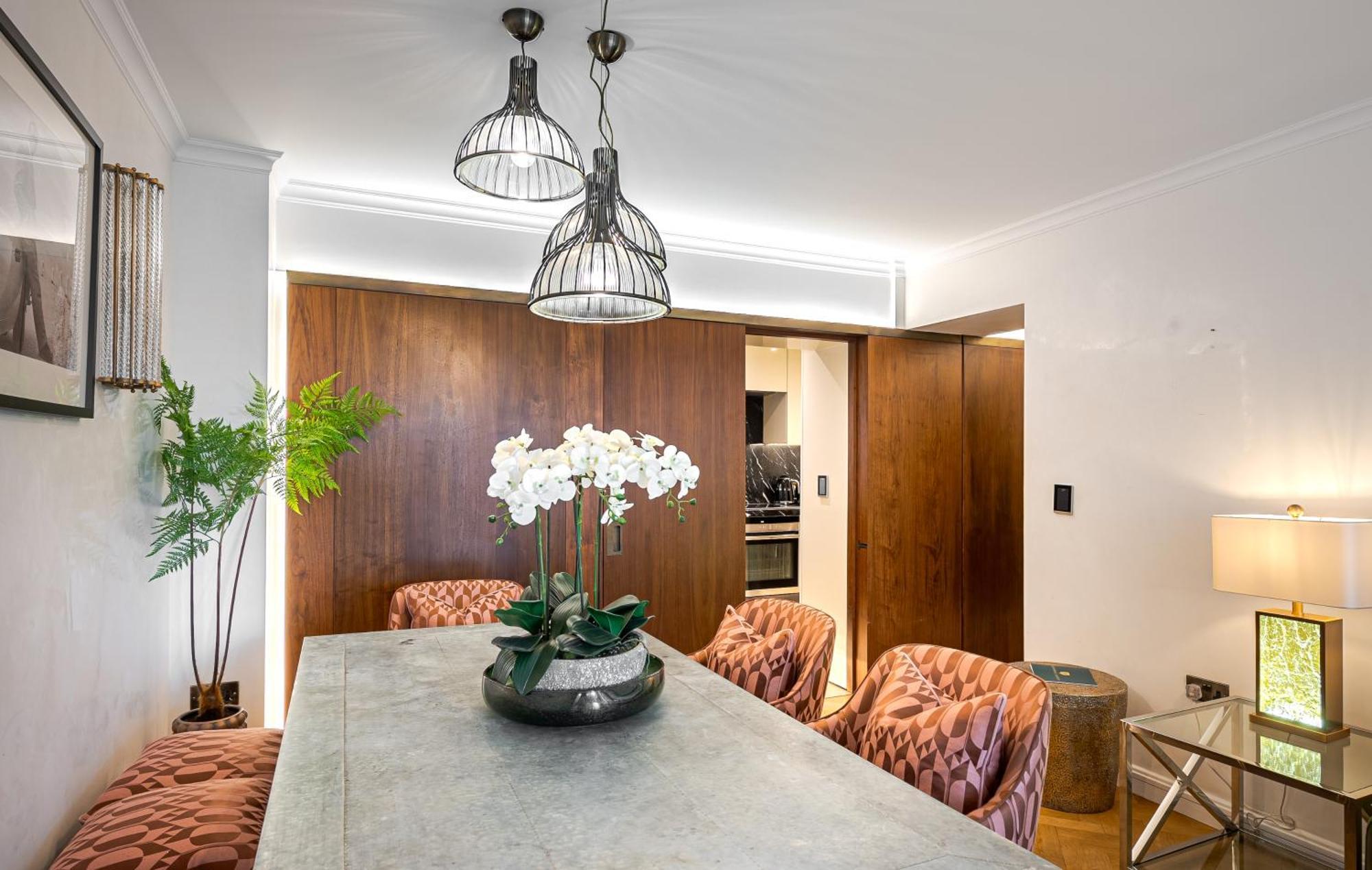 Modern Knightsbridge Apartment With Balcony Overlooking Harrods Prime Location London Ngoại thất bức ảnh