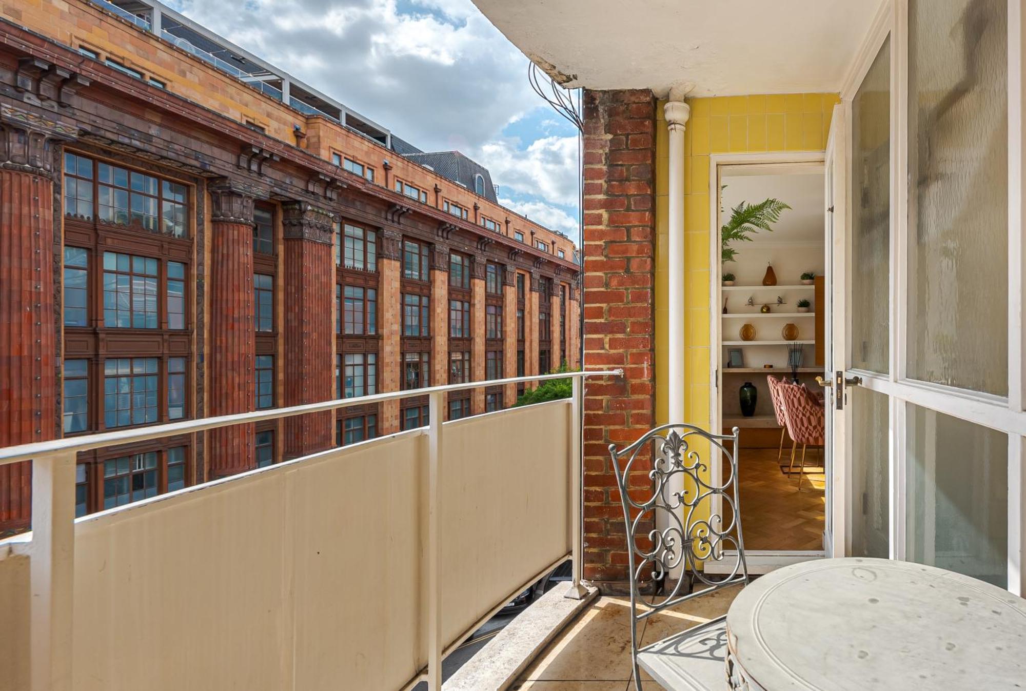 Modern Knightsbridge Apartment With Balcony Overlooking Harrods Prime Location London Ngoại thất bức ảnh