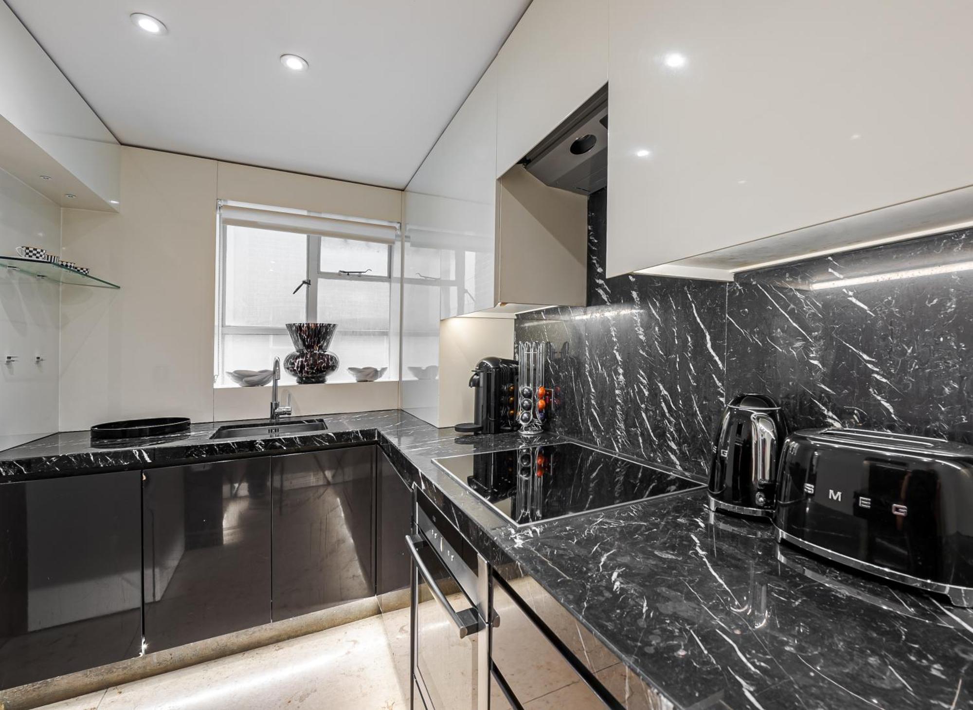 Modern Knightsbridge Apartment With Balcony Overlooking Harrods Prime Location London Ngoại thất bức ảnh