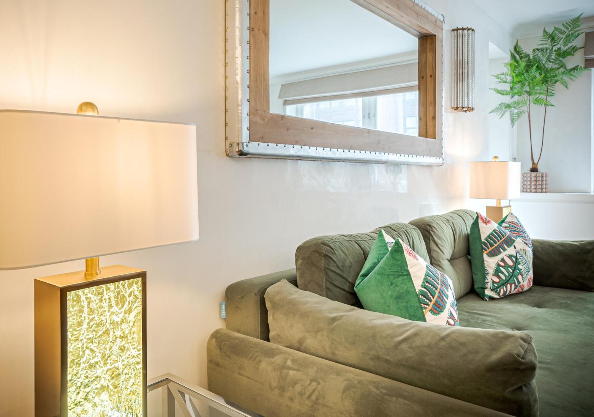 Modern Knightsbridge Apartment With Balcony Overlooking Harrods Prime Location London Ngoại thất bức ảnh
